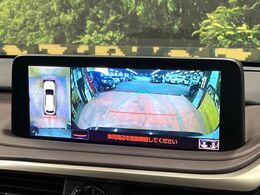 【パノラミックビューモニター】専用のカメラにより、上から見下ろしたような視点で360度クルマの周囲を確認することができます☆死角部分も確認しやすく、狭い場所での切り返しや駐車もスムーズに行えます。