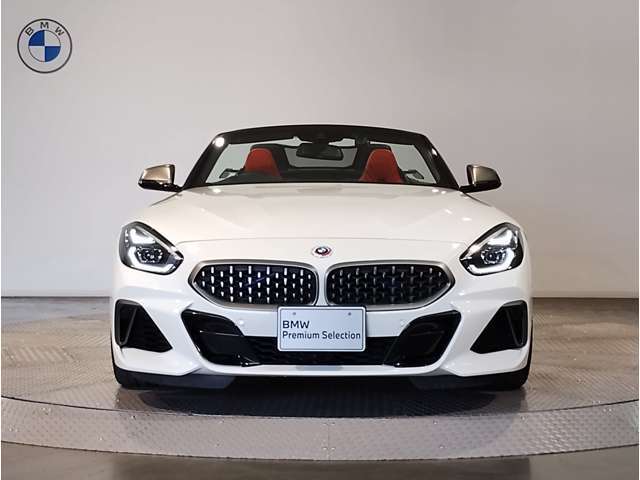 【キドニーグリル】BMWは約90年もの間、ほぼ全ての車両にひと目でBMWだと分かるこの特徴的なフロントグリルが備えられ、デザイン・アイコンとして親しまれてきました。