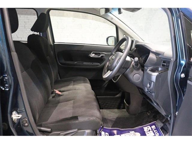 良好な視界とスムーズな乗り降りを実現した運転席。運転席はアイポイントを高くし視界良好です。