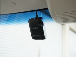 ◆ドライブレコーダー◆映像・音声などを記録する自動車用の装置です。　もしもの事故の際の記録はもちろん、旅行の際の思い出としてドライブの映像を楽しむことができます。