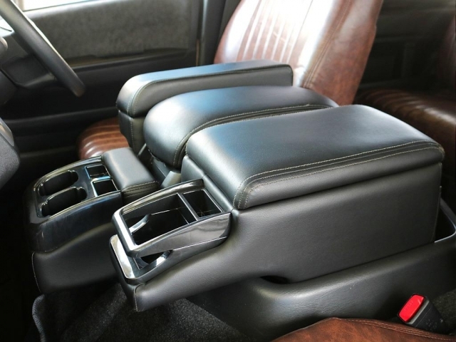 社外アームレスト