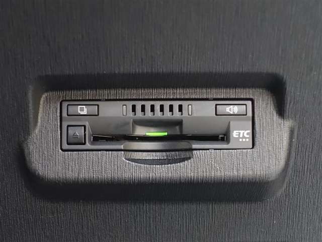 高速道路の必需品、料金所をスムーズに通過するETCはビルトインでスッキリ収納！