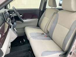 ■前席シートヒーター/ベンチシートになっておりますので、助手席へウォークスルー可能/センターアームレスト付！