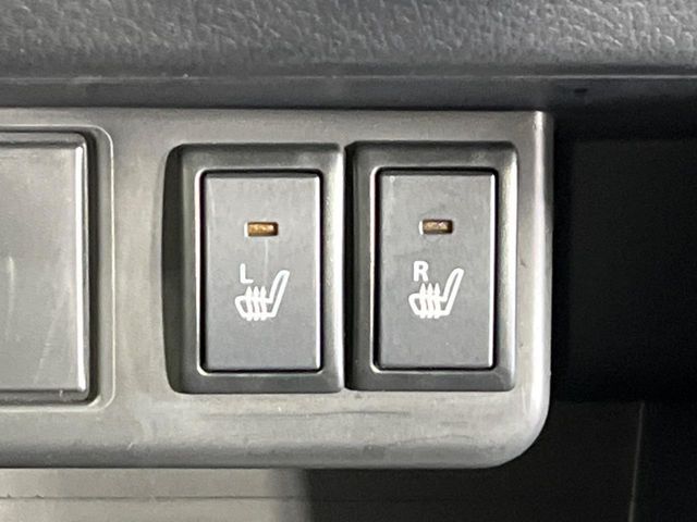 【シートヒーター】寒い日に重宝するシートヒーター！エアコンより早く温まってくれるので寒がりの人も安心ですね♪エアコンの温風は乾燥するから苦手、という方にもをおすすめです。