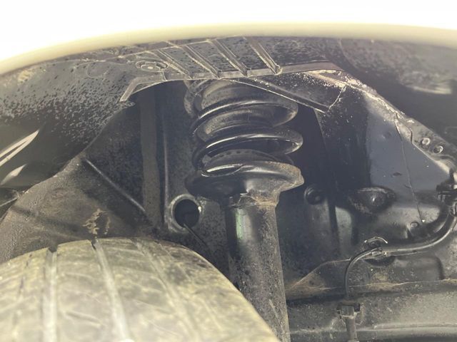 お車を安心してお乗りいただく為には、足回りの定期点検が欠かせません。サービスサポート（有償保証）では無料点検もご提供しており、安心のカーライフをお過ごしいただけるサポート体制が整っています。