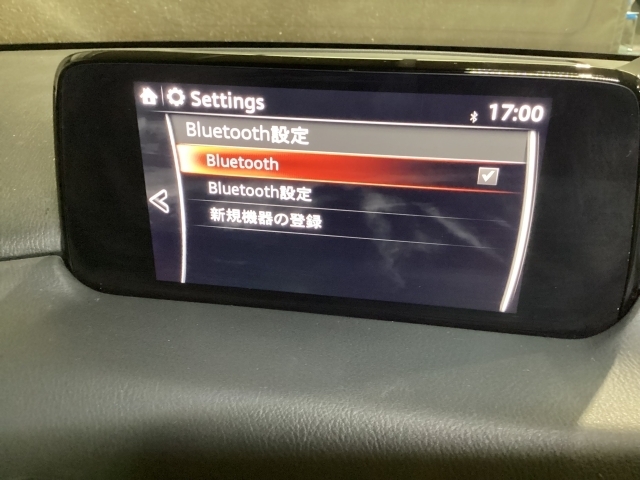 Bluetoothに接続することで、スマートフォンに入っている音楽アプリを車内で楽しめたり、通話が出来ます♪