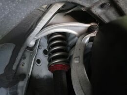 【トムスサスペンション】スタイリッシュな見た目となっております。車両の重心が下がる事で、走行時の安定性も向上します♪