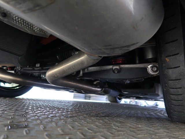 お車を安心してお乗りいただく為には、足回りの定期点検が欠かせません。サービスサポート（有償保証）では無料点検もご提供しており、安心のカーライフをお過ごしいただけるサポート体制が整っています。