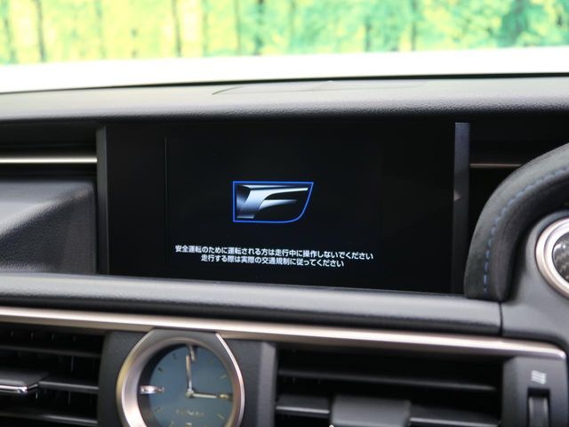 【メーカー純正ナビ】インテリアに溶け込むスタイリッシュな「専用設計」メーカーナビを装備♪視認性や操作性など基本性能にも優れ、より上質なカーライフをお楽しみいただけます。