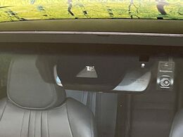 【トヨタセーフティセンス】走行中に前方の車両等を認識し、衝突しそうな時は警報とブレーキで衝突回避と被害軽減をアシスト。より安全にドライブをお楽しみいただけます。