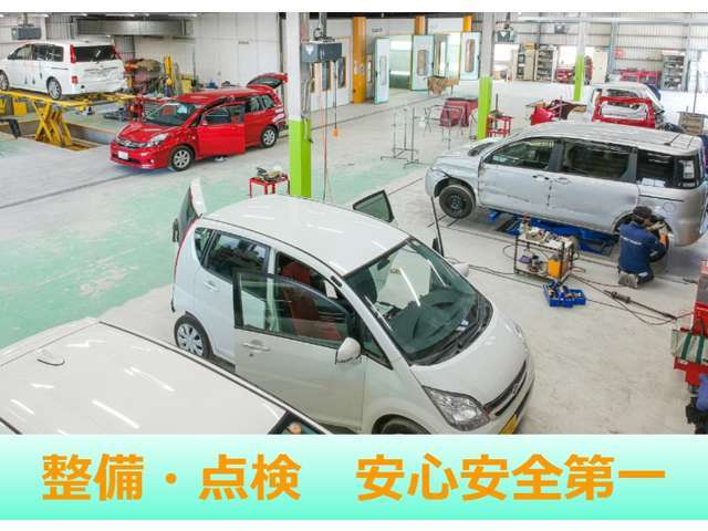 当店は板金塗装工場と経験豊富な整備スタッフが多数在籍。いざという時の修理や整備などもこれまで数多く対応してきました。