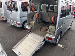 当店では、楽しいスタッフがお客様をお待ちしております。整備・車検待ちでもゆったりと過ごして頂けますよ♪気になる点は無料電話またはメール問い合わせにてご案内いたします♪【0078-6002-215757】