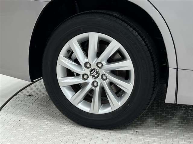 タイヤサイズは205/60R16！純正アルミホイール！納車前の点検時にタイヤ交換させていただきます！