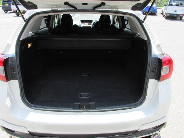 普段のお買い物や通勤、送迎等に十分な荷室スペースを確保しております。セカンドシートを倒すと、大きな荷物の積載も可能です♪(