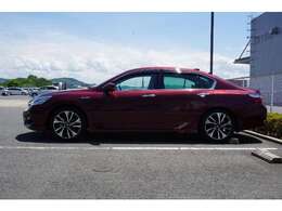 Honda　SENSINGとは衝突を予測してブレーキをかけたり、前のクルマとちょうどいい距離でついていったりできる多彩な安心、快適機能を搭載した先進の安全運転支援システムです。