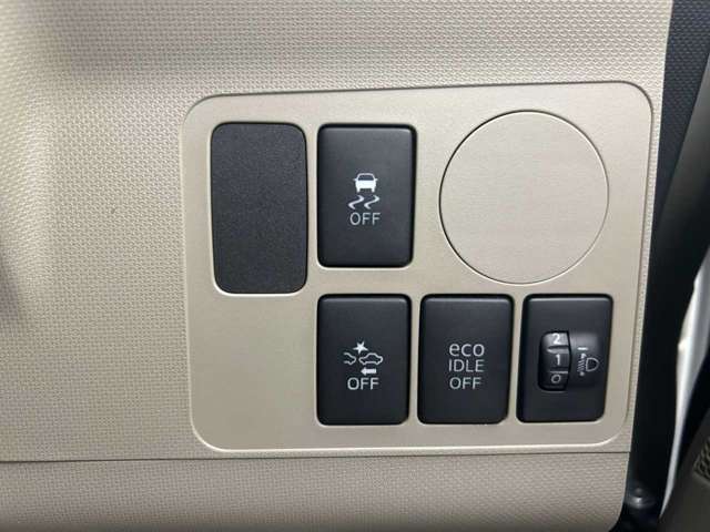 運転中、前方から目線をそらすことなく、オーディオ等の操作が可能な便利機能！安心＆快適なドライブを演出してくれます。