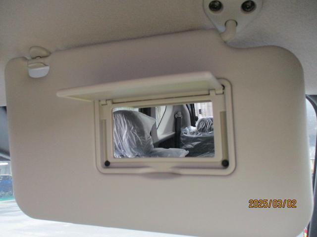 弊社には中古車の目利きのプロ「スズキ認定検査員」が多数在籍