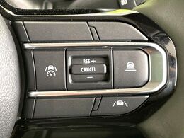 【アダプティブクルーズコントロール】高速道路での長距離走行が楽に！！自動で速度を保つクルーズコントロールが、衝突軽減システムと連携し、前方の車両を感知して車間を保つように速度調節してくれます！！