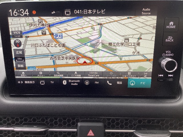 ナビゲーションはホンダコネクトディスプレイを装着しております。AM、FM、Bluetooth、フルセグTVがご使用いただけます。初めて訪れた場所でも道に迷わず安心ですね！