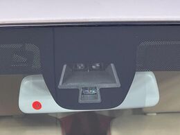 【スズキ　セーフティサポート】走行中に前方の車両等を認識し、衝突しそうな時は警報とブレーキで衝突回避と被害軽減をアシスト。より安全にドライブをお楽しみいただけます。