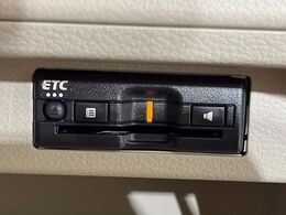 【ETC】高速道路の料金所をストレスなく通過！話題のスポットやサービスエリアに多い「スマートIC」利用時は必須のアイテムです。当店でセットアップを実施、ご納車当日からすぐにご利用いただけます！