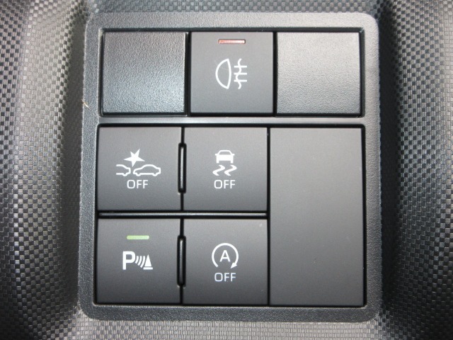 VSC（車両挙動安定化制御システム）とは、従来の車輪のロックを防ぐABS、車輪の空転を抑制するTCSに加え、クルマの横滑り、曲がるを制御し、走る・曲がる・止まるの全領域で安定性を確保するシステムです。