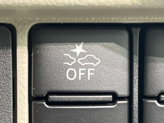 【スマートアシスト】走行中に前方の車両等を認識し、衝突しそうな時は警報とブレーキで衝突回避と被害軽減をアシスト。より安全にドライブをお楽しみいただけます。