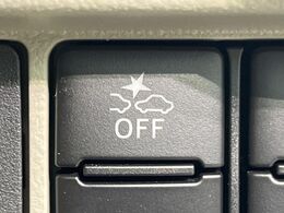 【スマートアシスト】走行中に前方の車両等を認識し、衝突しそうな時は警報とブレーキで衝突回避と被害軽減をアシスト。より安全にドライブをお楽しみいただけます。