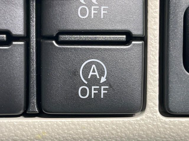【アイドリングストップ】赤信号や渋滞で停車した際にエンジンを停止し、無駄な燃料の消費を抑えます。燃費向上や環境保護につなげる機能♪エンジンはブレーキを離せば再始動します。
