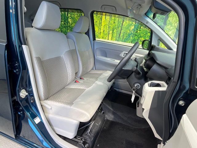 運転席シート廻りは使用感も少なく、良好な状態となっています。丁寧に使われていたことがよくわかりますね。