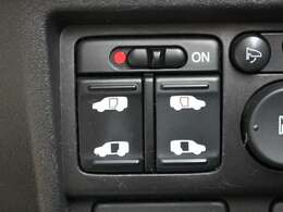 運転席からも操作可能な両側パワースライドドア！挟み込み防止もあり小さなお子様にも安心★隣のお車を気にすることなく開閉可能なのもうれしいところですね！