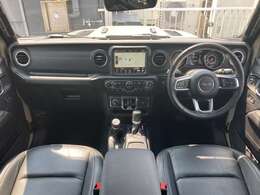 ブラックでシンプルにまとめられインリア。