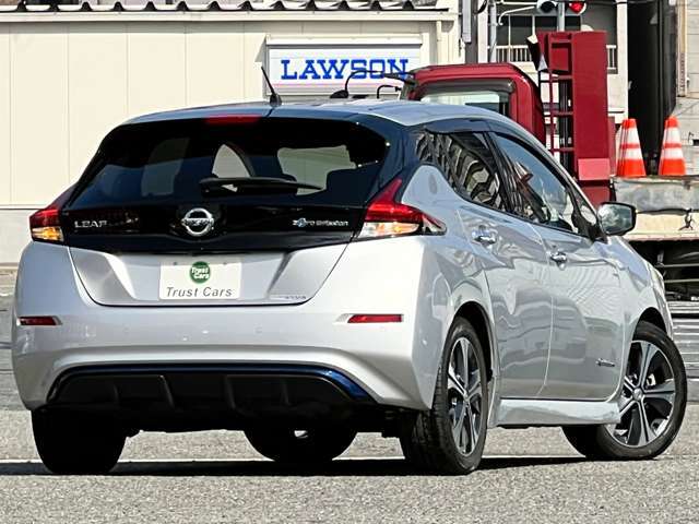 技術の日産！ゼロエミッションの電気自動車！