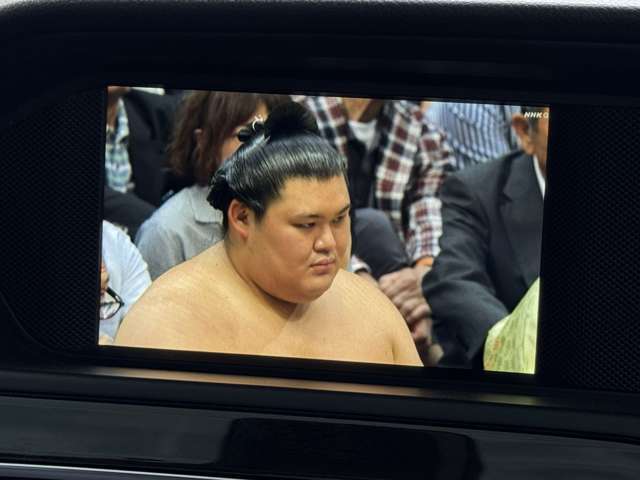TV付ですのでベンツのドライブのサポートやより一層の楽しいドライブを楽しめるように活躍してくれますよ。