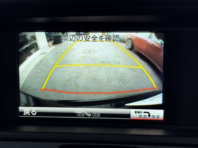 いざという時に役に立つバックモニターが付いているから慣れないうちの運転や狭いところでの駐車には重宝します。デザインも運転席から操作するセンターコンソールや空調・ナビなどのコントロール系も大人な雰囲気。