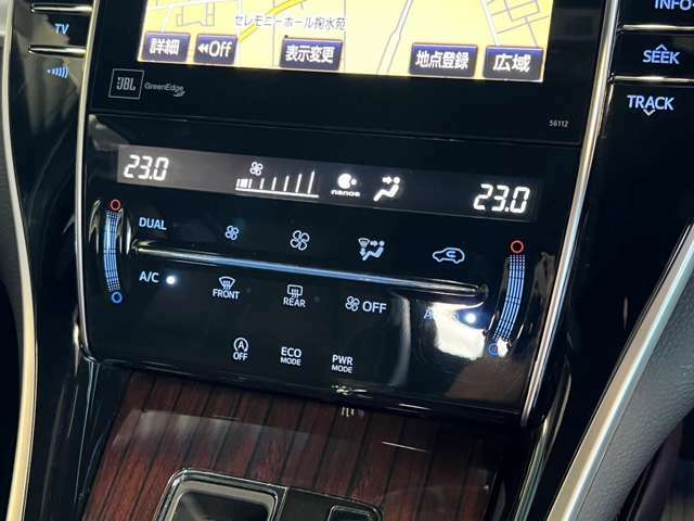 一度お好みの温度に設定すれば、車内の温度を検知し風量や温度を自動で調整快適な車内空間には必須の機能ですね♪