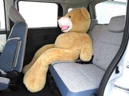 当社スタッフの岩浜くん（身長約160cm）に実際に乗車してもらいました。サイズ感の参考にぜひご覧ください。