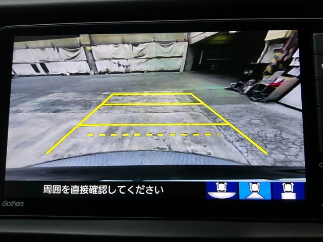 後方確認はオマカセのリアカメラ付です。雨天時や夜間のバック駐車時などで特に視界の安全確認に役立ちます。