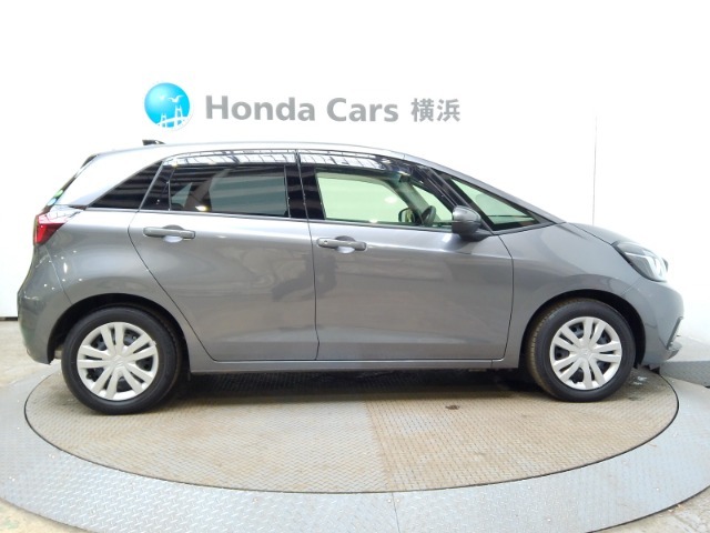 全長399cm、幅169cm、高さ154cmのお車になります。