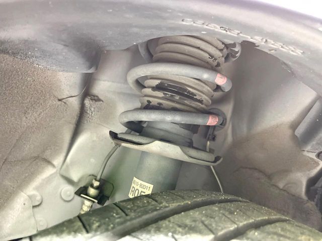 お車を安心してお乗りいただく為には、足回りの定期点検が欠かせません。サービスサポート（有償保証）では無料点検もご提供しており、安心のカーライフをお過ごしいただけるサポート体制が整っています。