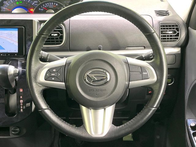 【ステアリングスイッチ】運転中、前方から目線をそらすことなく、オーディオ等の操作が可能な便利機能！安心＆快適なドライブを演出してくれます♪