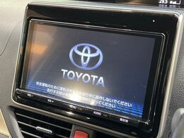 【大画面ナビ】人気の大型9インチナビを装備。存在感のある大画面はインパクト大！ナビ利用時のマップ表示は見やすく、テレビやDVDは臨場感がアップ！いつものドライブがグッと楽しくなります♪