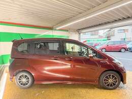 禁煙車です！また、ミラーウインカー・ドアバイザー・プライバシーガラス付きです！