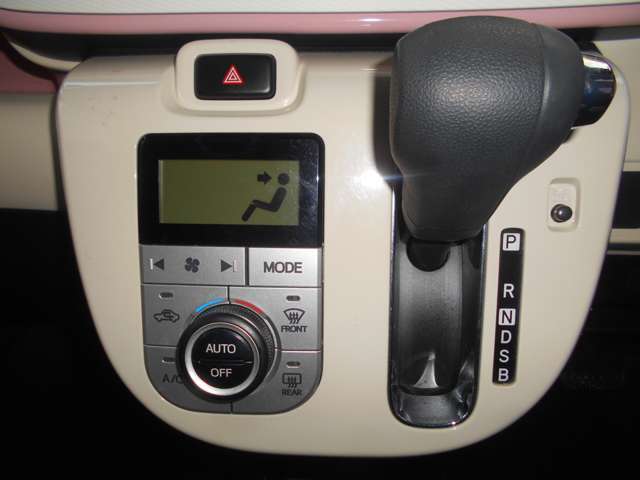 ATで運転操作も楽チンです。