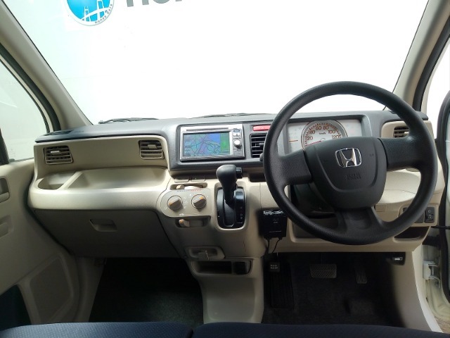 Honda車が初めての方にも扱いやすく分かりやすいインパネ周りと各種スイッチ類です。
