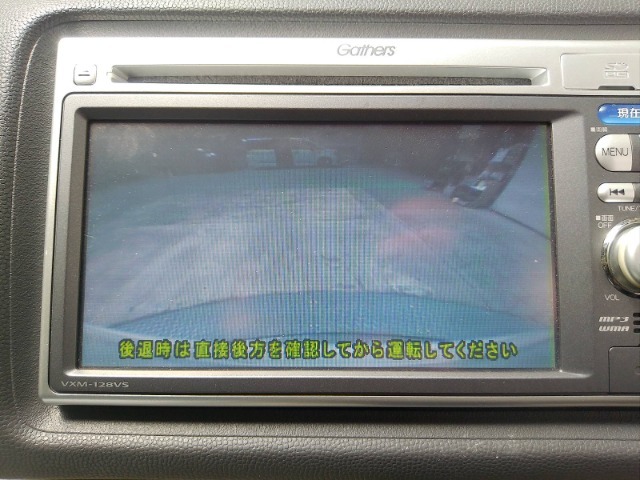 後方確認はオマカセのリアカメラ付です。雨天時や夜間のバック駐車時などで特に視界の安全確認に役立ちます。