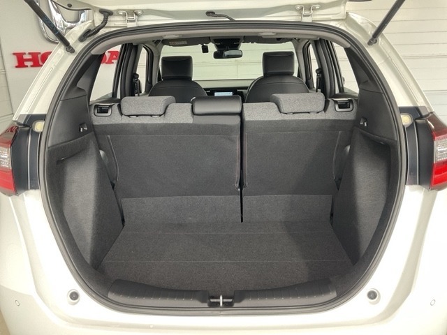 広い荷室は、買い物はもちろんレジャー・旅行でも充分なスペースがあります。