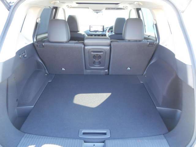 ラゲッジルームは広く、多くの荷物が積めちゃいますよ♪