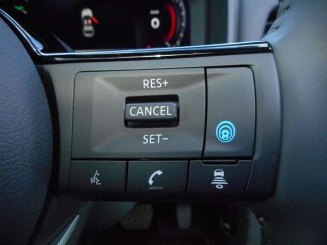 ステリングスイッチはプロパイロットコントロールスイッチ・オーディオ操作スイッチです。写真はプロパイロットコントロールスイッチ。