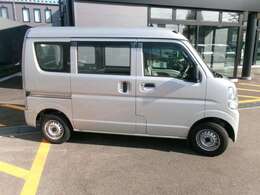 弊社の車は三菱認定中古車で1年間の保証付です。全国の三菱ディーラーで保証修理が受けられます。詳しくは弊社スタッフにお問合せ下さい。